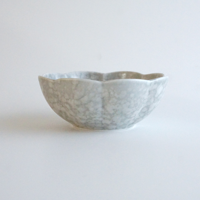金善窯　金善製陶所　有田焼　窯元　器　和食器　うつわ　LIMIA　掲載　菊割小鉢　菊割　ボウル　鉢