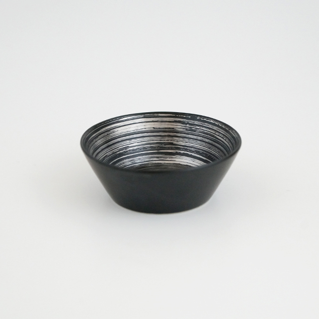 黒色 渦巻き模様 ボウル 11cm 反りボウル いぶし黒銀刷毛
