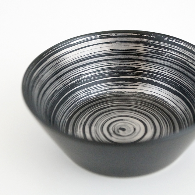 黒色 渦巻き模様 ボウル 11cm 反りボウル いぶし黒銀刷毛