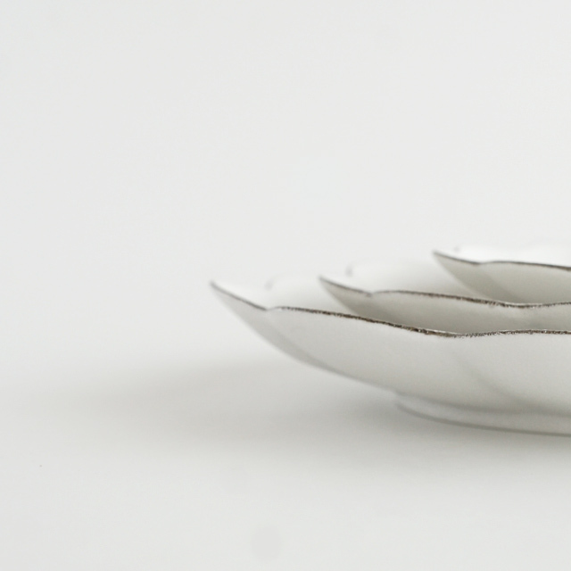 楕円菊割皿 スノープラチナ　金善窯　有田焼　