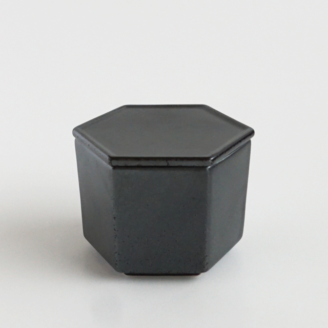 沈金 花紋 六角 蓋物(ZE496) 沈金 花紋 六角 蓋物(ZE496)