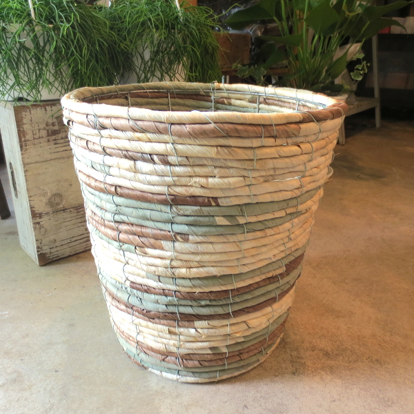 お部屋の観葉植物がスタイリッシュなインテリアグリーンに早変わり バスケット鉢カバー 迷彩 8号鉢サイズ 薫る花 観葉植物 花鉢 プレゼント ギフト 誕生日 開店祝い 鉢かご 鉢カゴ Flower Green Design 薫る花