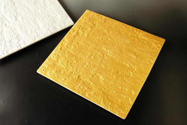 金がかった重厚な器 ゴールド石肌24cm正角皿 ／ シルバー石肌24cm正角皿