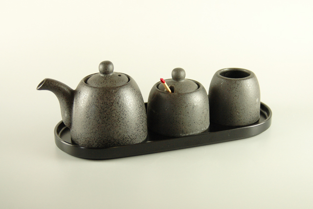 美濃焼】黒結晶しょう油さし からし入 楊枝入 トレー カスターセット