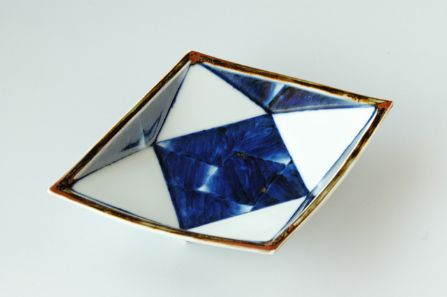 有田焼】福泉窯 染付菱型高台皿 21cm×27．2cm（対角）×高さ5