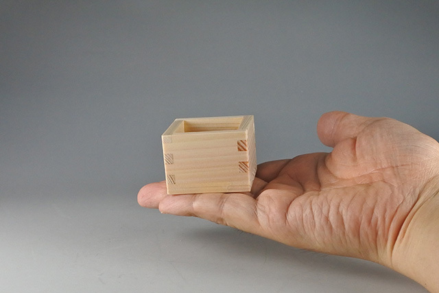 珍味入れ・お酒に】檜ミニ桝 4．7cm角 約30cc／6．2cm角