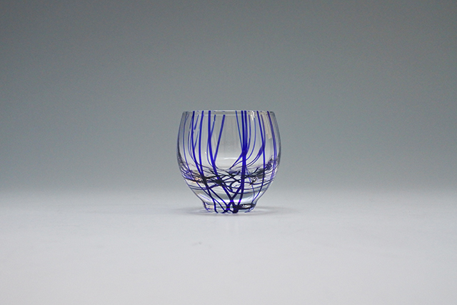 ガラス】紺筋 ぐいのみ 直径5．5cm（口径4．5cm）×高さ5cm