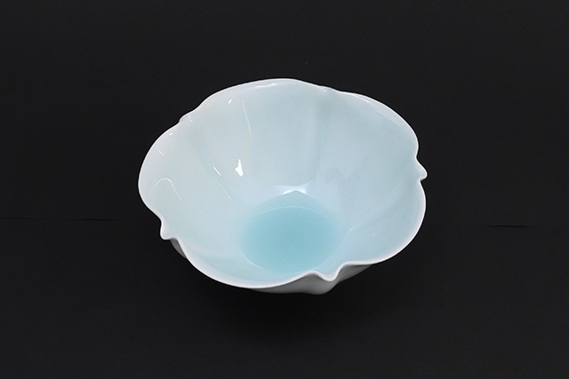 有田焼】藤巻製陶 青白磁5寸輪花鉢 直径16．2cm×高さ7