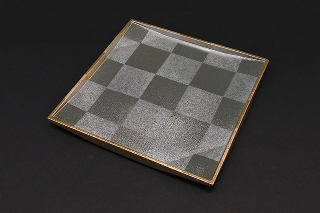 有田焼】錦右ェ門窯 内プラチナ市松正角皿 20．5cm×20