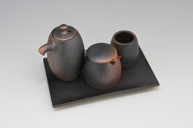 美濃焼】黒信楽 しょう油差／辛子入れ／楊枝入れ／トレー