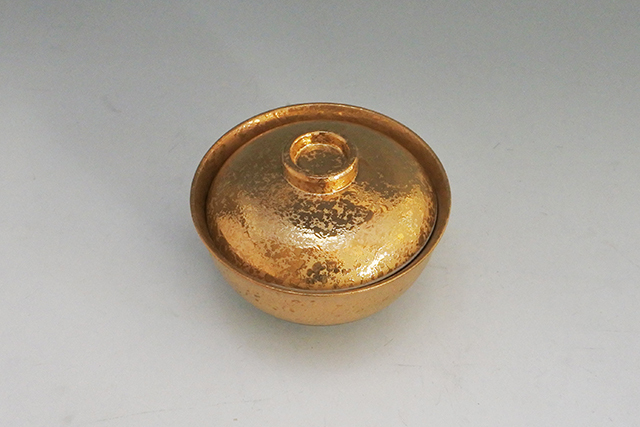 金濃黒釉掛分毛料小蓋物（裏名弥源次窯）