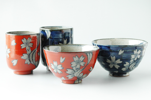 夫婦・ペアギフト】有田焼 春秋流水 組茶碗・組湯呑 睦揃 箱入