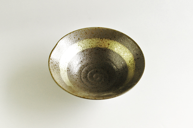 有田焼】黒吹金彩 一ツ押 預け鉢 径16．2cm×高5．5cm