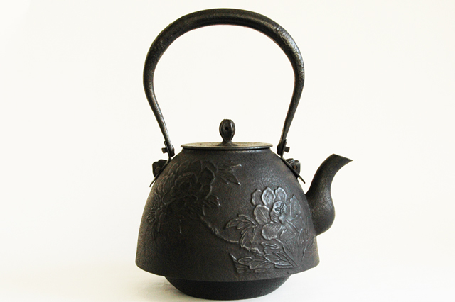 南部鉄瓶】南部型牡丹 1．6L 17×20×26cm