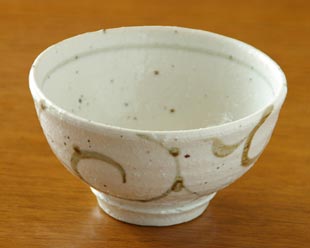 砥部焼・山中窯　唐草もようの茶碗