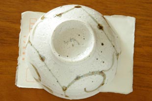 砥部焼・山中窯　唐草もようの茶碗をはがきと比較して