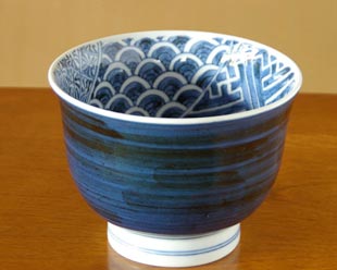 砥部焼・陽貴窯　祥瑞柄の反鉢