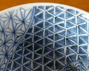 砥部焼・陽貴窯　祥瑞柄の反鉢の絵柄