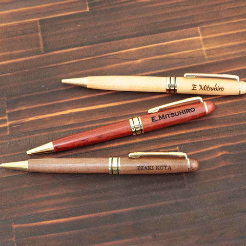 誕生日プレゼントや結婚記念日に木製　名入れボールペン＆ウッドケース付き