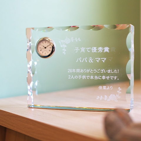 クリスタル時計　Rカットは結婚式での両親への贈り物におすすめ