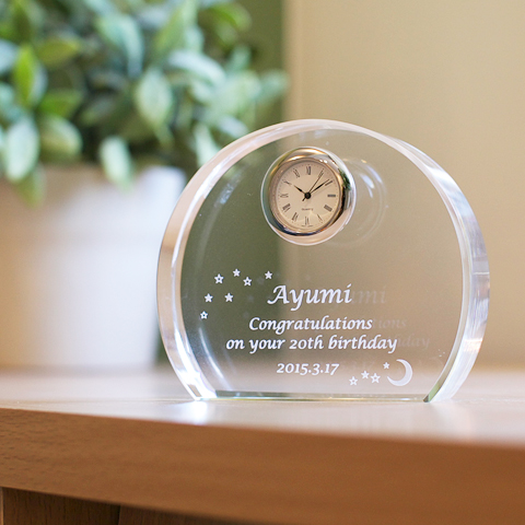 誕生日や還暦祝い・退職祝いの記念品にクリスタル時計　アーチ