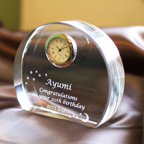 誕生日や還暦祝い・退職祝いの記念品にクリスタル時計　アーチ