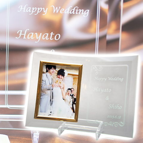 結婚式でのご両親へのプレゼントなどに名入れフォトフレーム　L版用