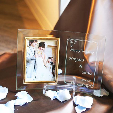 結婚式でのご両親へのプレゼントなどに名入れフォトフレーム　L版用