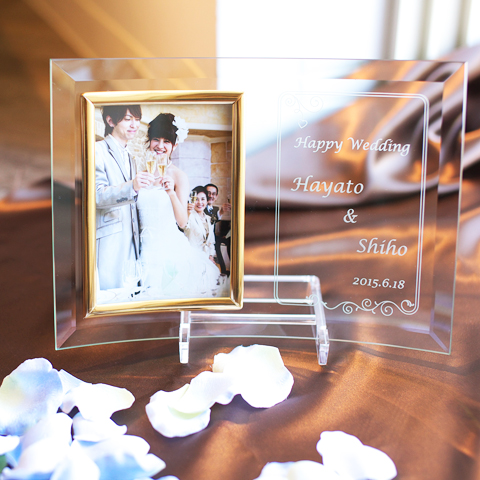 結婚式でのご両親へのプレゼントなどに名入れフォトフレーム　L版用