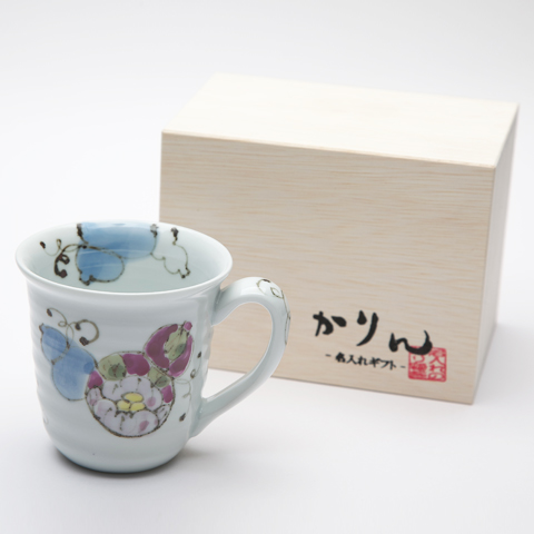 有田焼名入れマグカップ 花六瓢（はなむびょう）木箱入り