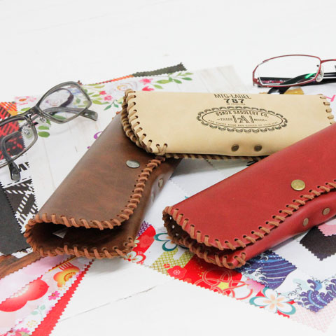 誕生日や両親への贈り物に・メガネケースMusutangと名入れ メガネ拭き