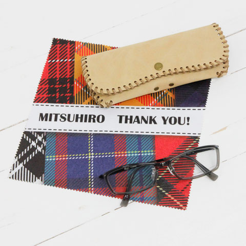 誕生日や両親への贈り物に・メガネケースMusutangと名入れ メガネ拭き