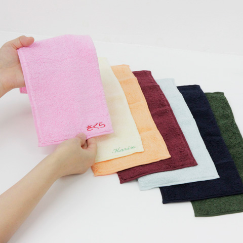 お子さんへの誕生日や出産祝い・名入れ刺繍タオル なでしこ　ポケットタオル ＆ いぬのココ