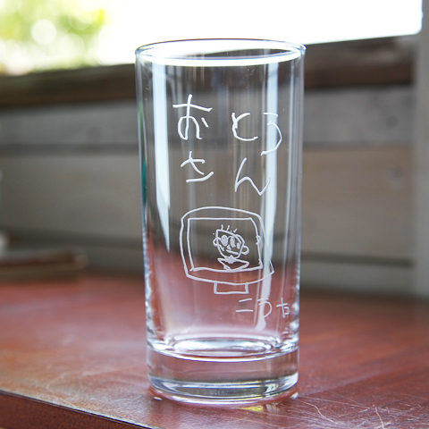 オリジナルイラストを彫刻できるハイボールグラスは母の日や父の日などに最適
