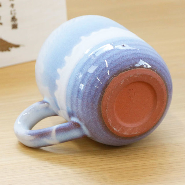 還暦祝いや退職記念品などに名入れ木箱 と 萩焼 マグカップ さざなみ