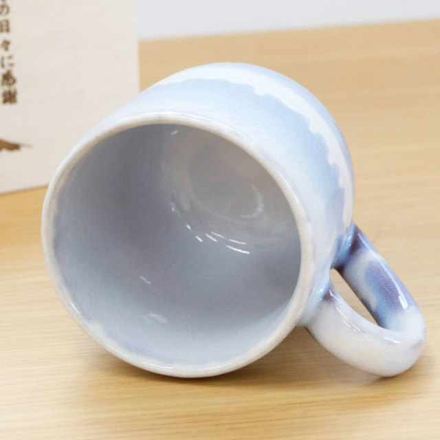 還暦祝いや退職記念品などに名入れ木箱 と 萩焼 マグカップ さざなみ