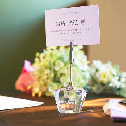 席札メモスタンドで特別な結婚式の大切なゲスト様をお出迎え