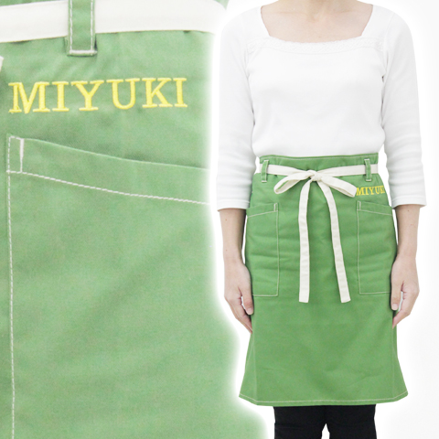 ちょっとした誕生日プレゼントに名入れ刺繍ショートエプロン