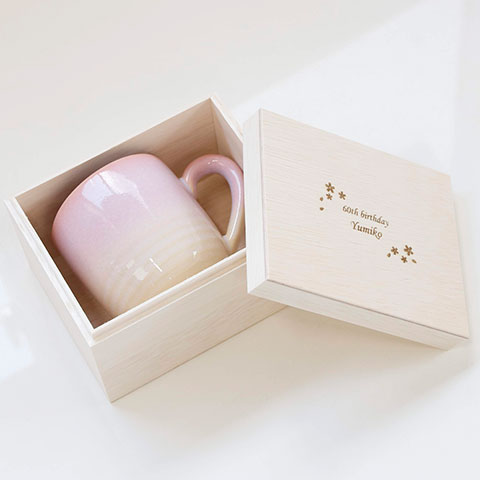 オリジナル木箱入り 萩焼 マグカップ つぼみ桜　Laser[手描き・オリジナルデザイン]