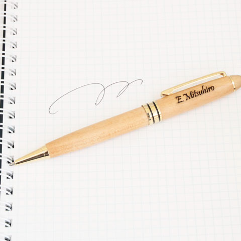 退職祝いや就職祝い・誕生日などに木製　名入れボールペン