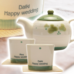 名入れ瀬戸焼　ぶどう茶の間セットは結婚記念日の贈り物に最適