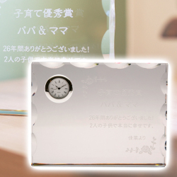 結婚式でのご両親へのプレゼントなどにクリスタル時計　Rカット
