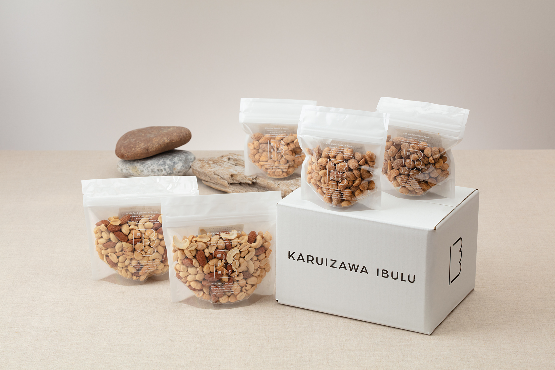 〈 燻製ナッツ＆燻製キャラメルナッツまとめ買い| 送料無料 〉ナッツ200g×2個、キャラメルナッツ80g×3個