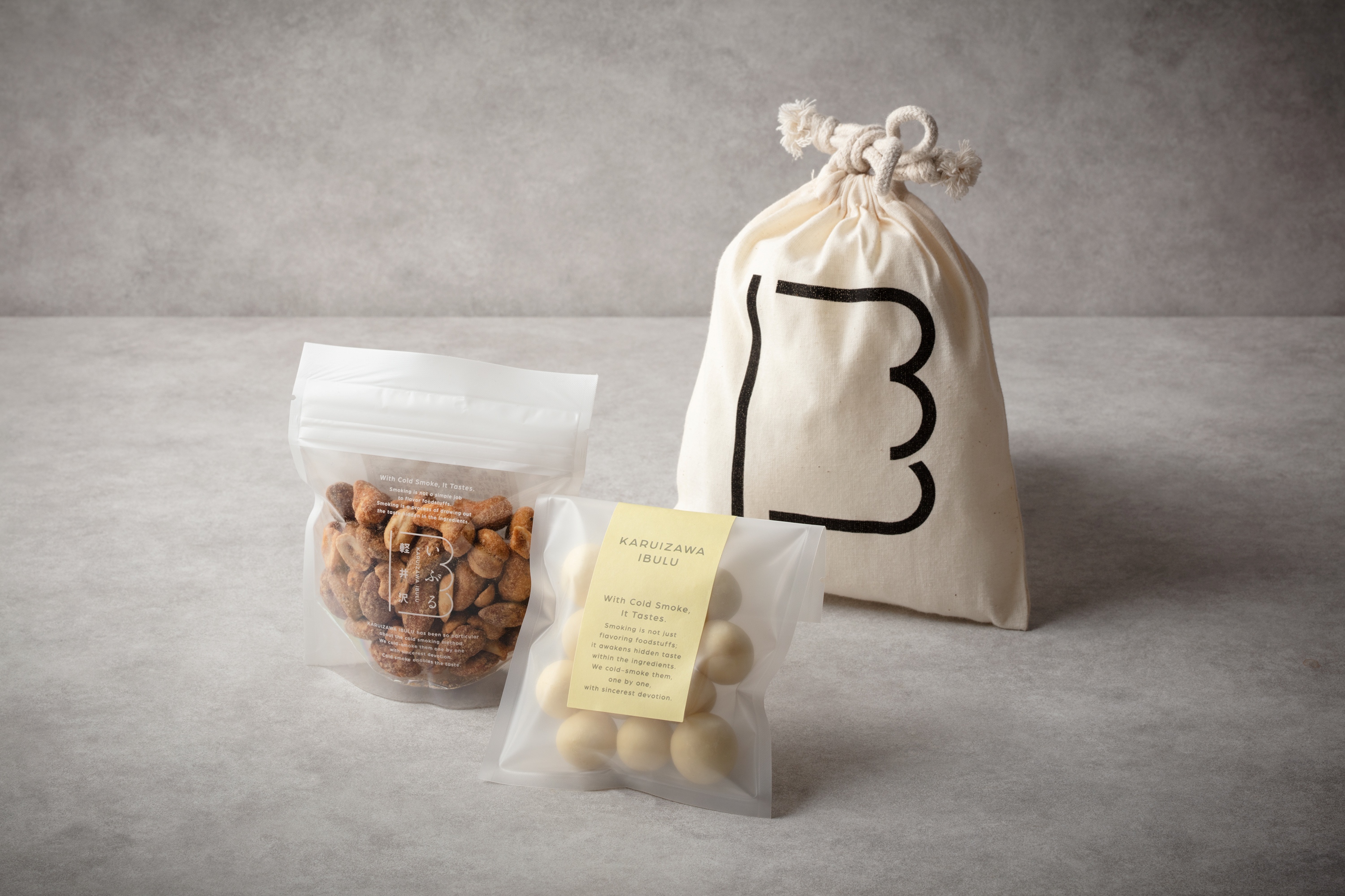 〈冬季限定〉ミニギフト 燻製マカダミアホワイトチョコ70g＆燻製キャラメルナッツ80g