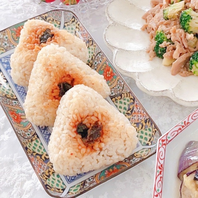 えごまの葉の味噌漬け玄米おにぎり