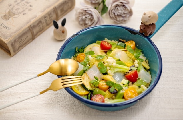 レシピ　夏野菜とヴィーガンのイカのタブレ