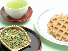 【メール便送料無料】三代に渡り受け継いだ自家製抹茶入り玄米茶２００ｇ入り※