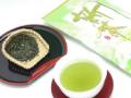 店長太鼓判の摘み立て新鮮をお届け！静岡産「一番摘み新茶」１００グラム入り※