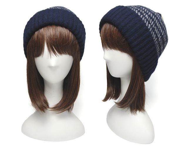 cableami　ケーブルアミ　ボンボン付きアルパカニットキャップ 　女性着用イメージ