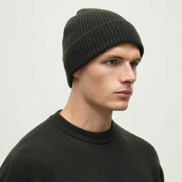 イギリス Johnstons of Elgin(ジョンストンズ) カシミアリブニット